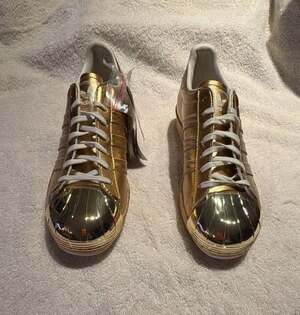 Adidas Superstar 80s Metal Gold S82742 Sneakers
Size 10